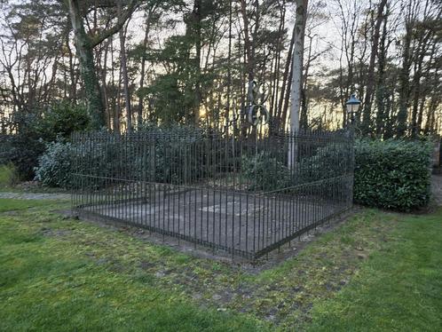 Prachtig smeedijzeren hekwerk voor hondenhok, Dieren en Toebehoren, Hondenhokken, Zo goed als nieuw, Hondenhok, Ophalen