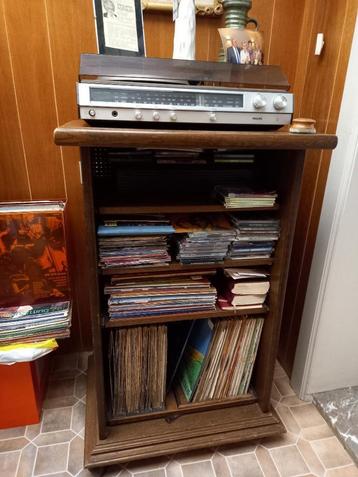 Stereo meubel met radio/platenspeler beschikbaar voor biedingen