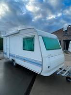 Compacte en lichte Adria 430, Caravanes & Camping, Caravanes, 750 - 1000 kg, Siège standard, Adria, Coin salon convertible