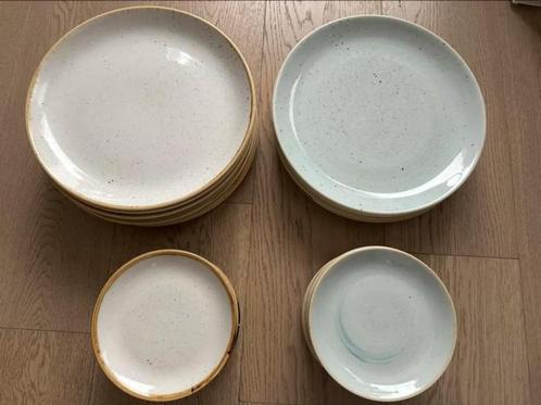 36 porseleinen borden - in perfecte staat - merk CHURCHILL, Huis en Inrichting, Keuken | Servies, Zo goed als nieuw, Bord(en)