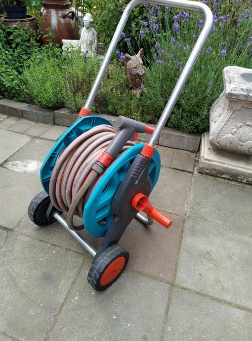 WATERSLANG en haspel GARDENA (VERKOCHT), Tuin en Terras, Tuinslangen, Zo goed als nieuw, Ophalen
