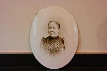 oude emaille beschikbaar voor biedingen