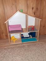 Houten poppenhuis met inboedel, Ophalen, Zo goed als nieuw, Poppenhuis