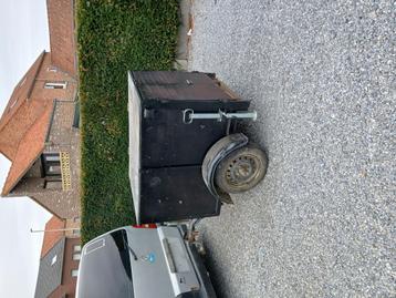 Kleine gesloten aanhangwagen  beschikbaar voor biedingen