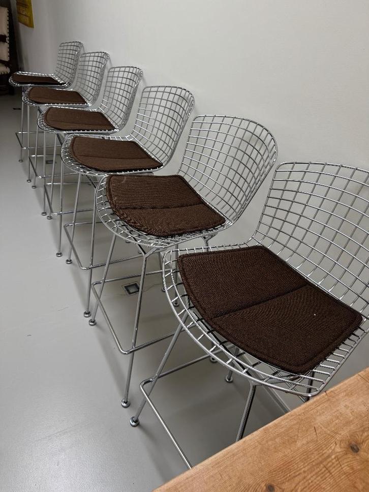 BERTTOIA KNOLL BARKRUK 74 CM, Huis en Inrichting, Barkrukken, Zo goed als nieuw, 60 tot 90 cm, Metaal, 5 krukken of meer, Ophalen