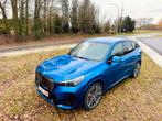 BMW iX1 XDrive30 M Sport/HUD/ACC/Massage/H&K/360/20", Auto's, BMW, Automaat, Zwart, Blauw, Alcantara