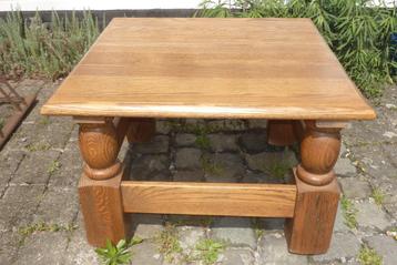 Eiken salon tafel beschikbaar voor biedingen