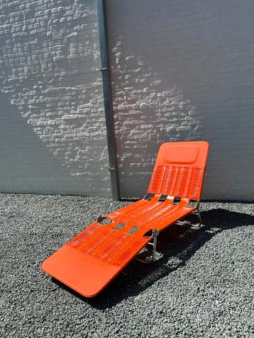 Vintage/retro ligbed beschikbaar voor biedingen