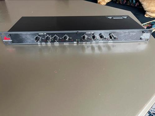 Dbx 223xl stéréo 2-way/mono 3-way crossover with XLR Connect, TV, Hi-fi & Vidéo, Appareils professionnels, Comme neuf, Audio, Enlèvement ou Envoi