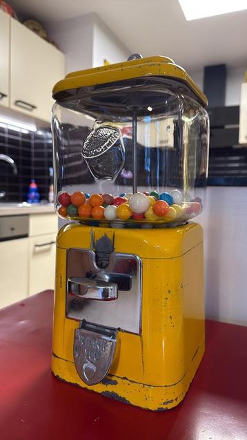 Ancien distributeur CHEWING-GUM usa OK 1947 beschikbaar voor biedingen