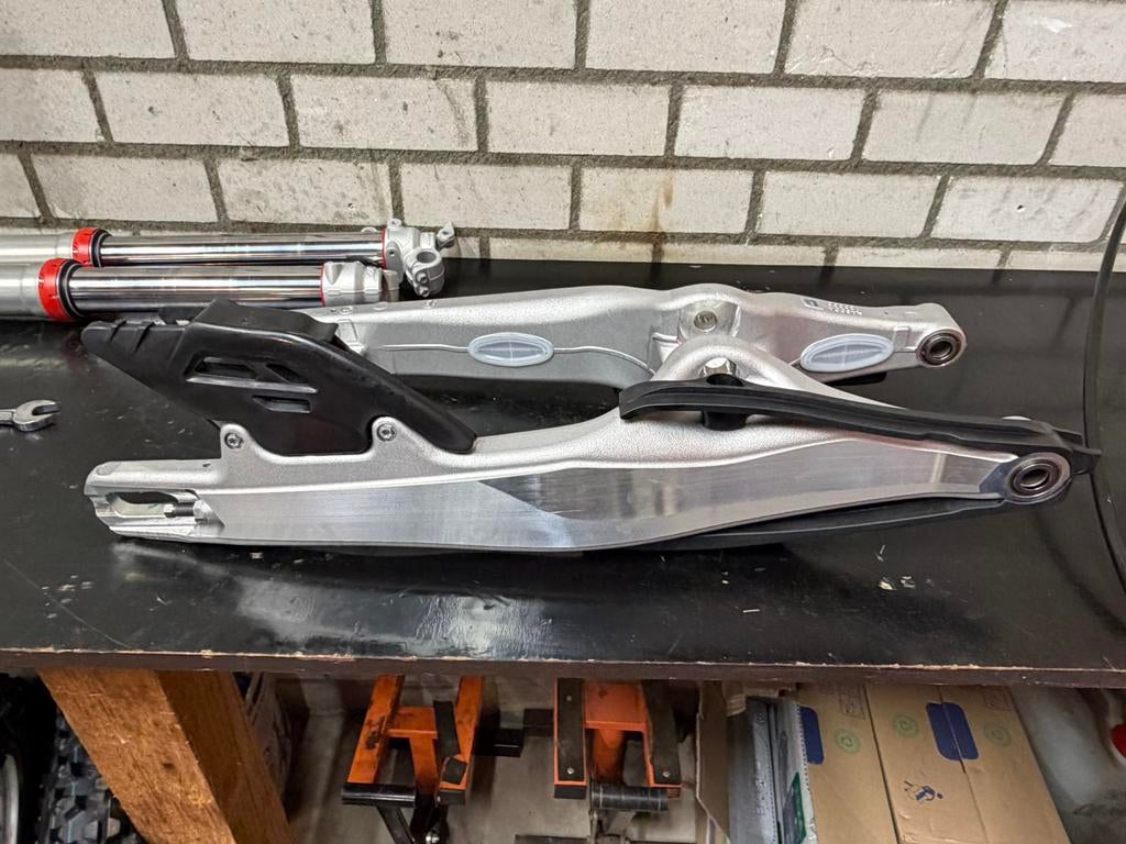 Nieuwe achterbrug 2023+ KTM GasGas Husqvarna, Motoren, Tuning en Styling, Ophalen