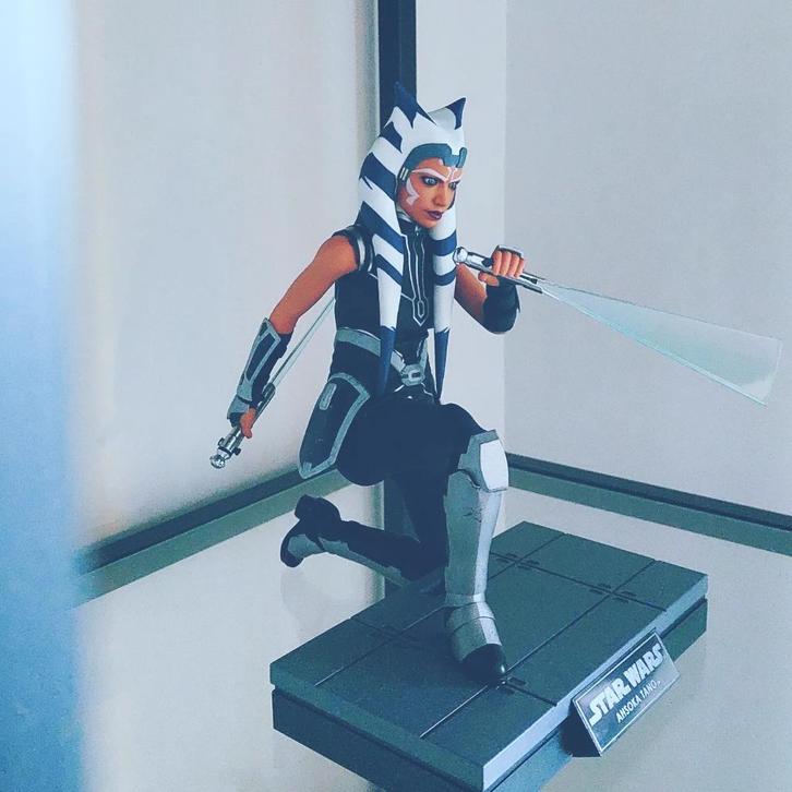 Figurine de collection Ahsoka Tano (Hot Toys) 1/6, Verzamelen, Film en Tv, Zo goed als nieuw, Film, Actiefiguur of Pop, Ophalen
