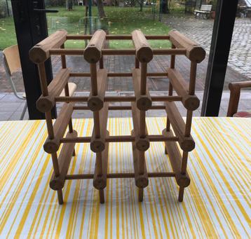 Wijnrek in hout beschikbaar voor biedingen