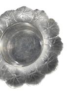 Coupe en Cristal signée Lalique France - Géranium, Antiquités & Art, Enlèvement ou Envoi