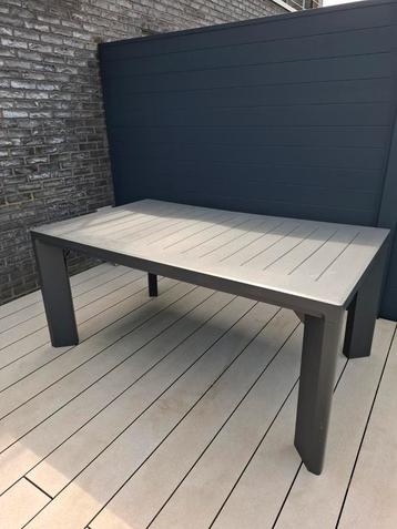 Tuintafel antraciet beschikbaar voor biedingen