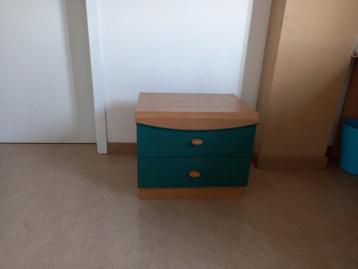 nachtkastje beschikbaar voor biedingen