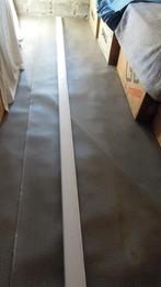 Zeer lange plint in rood, Noords dennenhout. 435 cm, Ophalen, Gebruikt, 250 cm of meer, Plinten