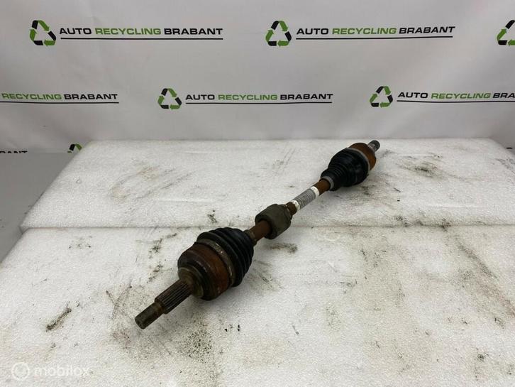 Aandrijfas rechtsvoor Renault Clio 3 8200499586, Auto-onderdelen, Remmen en Aandrijving, Renault, Gebruikt, Ophalen of Verzenden