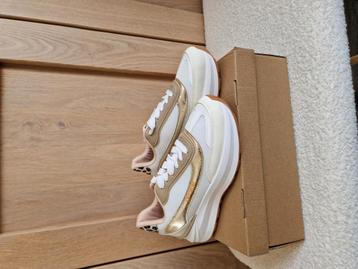 Dames sneaker , maat 37 , nieuw beschikbaar voor biedingen