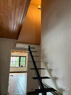 Metalen trap + houten tredes beschikbaar, Doe-het-zelf en Bouw, Ladders en Trappen, Gebruikt, Trap, Ophalen