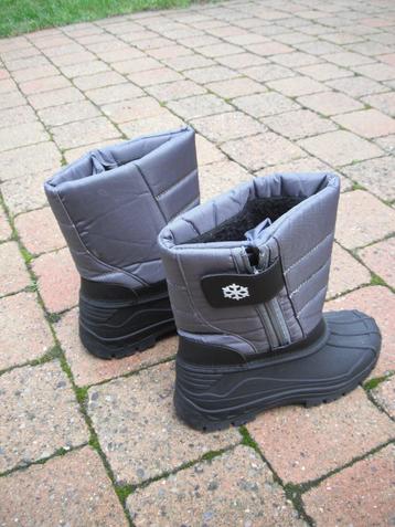 Gevoerde winterlaarzen beschikbaar voor biedingen