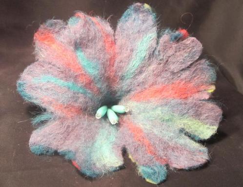 Fleur en feutre faite main : laine d'alpaga, soie (4), Hobby & Loisirs créatifs, Feutre, Neuf, Décoration, Feutre de laine, Envoi