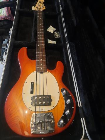 Musicman Stingray april 1995, Muziek en Instrumenten, Snaarinstrumenten | Gitaren | Bas, Ophalen, Gebruikt, Elektrisch