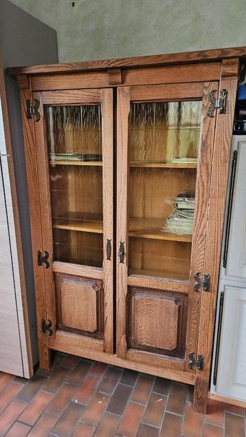 Armoire vitrée en bois, ancienne