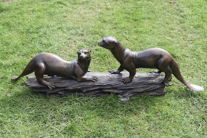 BRONZEN SCULPTUUR DIE EEN FONTEIN MAAKT (de otters), Antiek en Kunst, Antiek | Brons en Koper, Brons, Ophalen