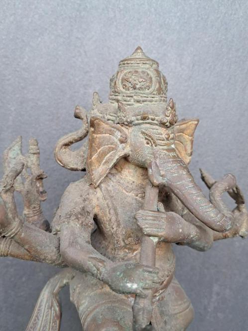 Ganesh in brons met 3 dansende kanten, fluitspelend. India/, Huis en Inrichting, Woonaccessoires | Boeddhabeelden, Nieuw, Ophalen of Verzenden