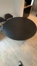 Kast + tafel met 4 stoelen te koop 2 j oud., Huis en Inrichting, Tafels | Eettafels, Ophalen, Zo goed als nieuw