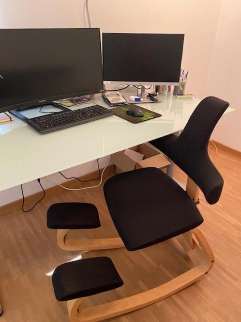 Varier kniestoel met rugleuning, Huis en Inrichting, Bureaustoelen, Gebruikt, Bureaustoel, Zwart, Ergonomisch, Ophalen