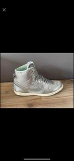Sneakers Nike authentiques NEUFS P 41, Sneakers et Baskets, Nike, Gris, Neuf