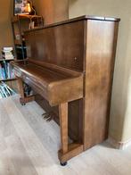 Degelijke buffetpiano zoekt nieuwe thuis, Muziek en Instrumenten, Piano's, Ophalen, Gebruikt, Bruin, Piano