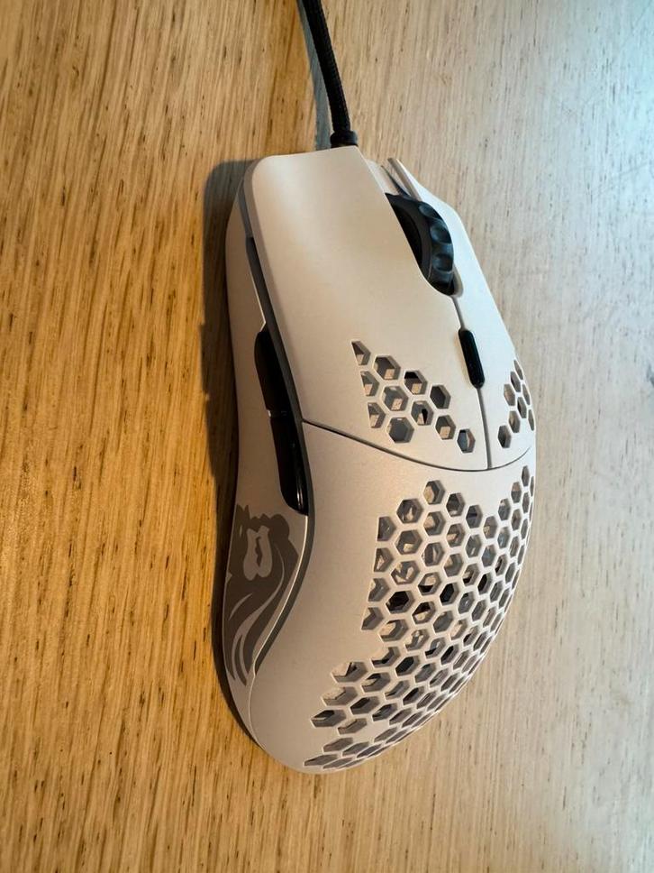 Glorious model O blanc mat - Souris de jeu, Informatique & Logiciels, Souris, Comme neuf, Souris, Filaire, Ergonomique, Souris de gaming