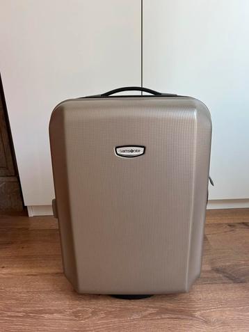Samsonite 2 wheel hard shell hand luggage  beschikbaar voor biedingen