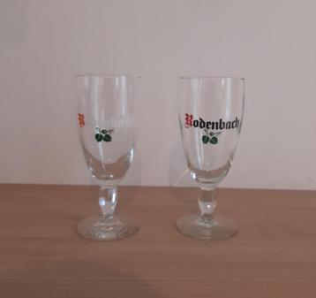 2 glazen van het biermerk Rodenbach (zwart en wit) beschikbaar voor biedingen