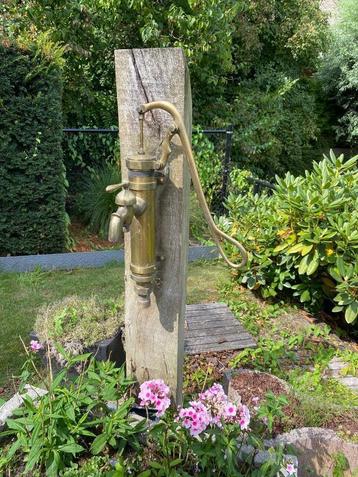 Koperen pomp beschikbaar voor biedingen