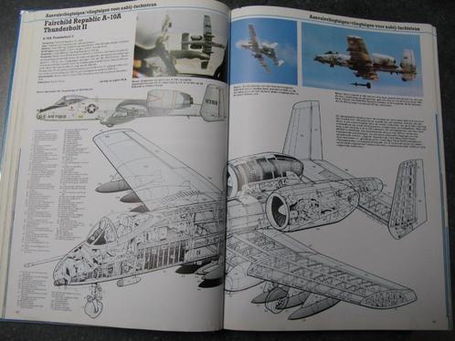Boek Militaire vliegtuigen Bill Gunston, Verzamelen, Luchtvaart en Vliegtuigspotten, Gebruikt, Ophalen of Verzenden