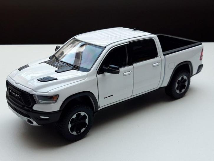 Schaal modelauto Dodge Ram Crew Cab Rebel 2019 wit 1:24, Hobby en Vrije tijd, Modelauto's | 1:24, Nieuw, Auto, Motormax, Verzenden