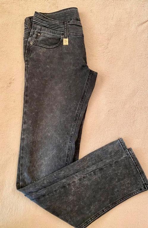 Mooie nieuwe stretchen broek van merk Toxik3 in maat XL, Kleding | Dames, Spijkerbroeken en Jeans, Nieuw, W30 - W32 (confectie 38/40)