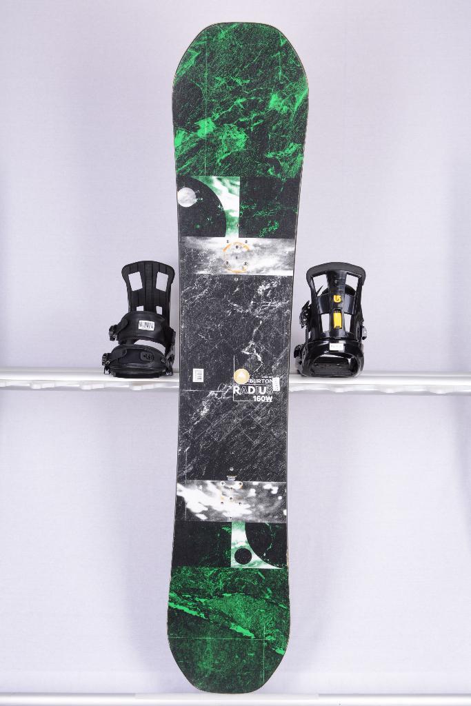 Snowboard 160 BURTON RADIUS WIDE, noir/vert, Sports & Fitness, Snowboard, Utilisé, Fixations, Envoi