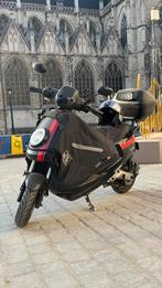 NIU elektrische scooter als nieuw, Fietsen en Brommers, Ophalen, Zo goed als nieuw