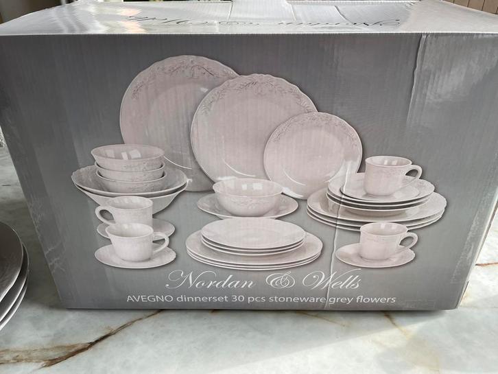 Nordan & Wells 90 delig servies voor 12 pers NIEUW in doos, Huis en Inrichting, Keuken | Servies, Nieuw, Bord(en), Porselein, Ophalen