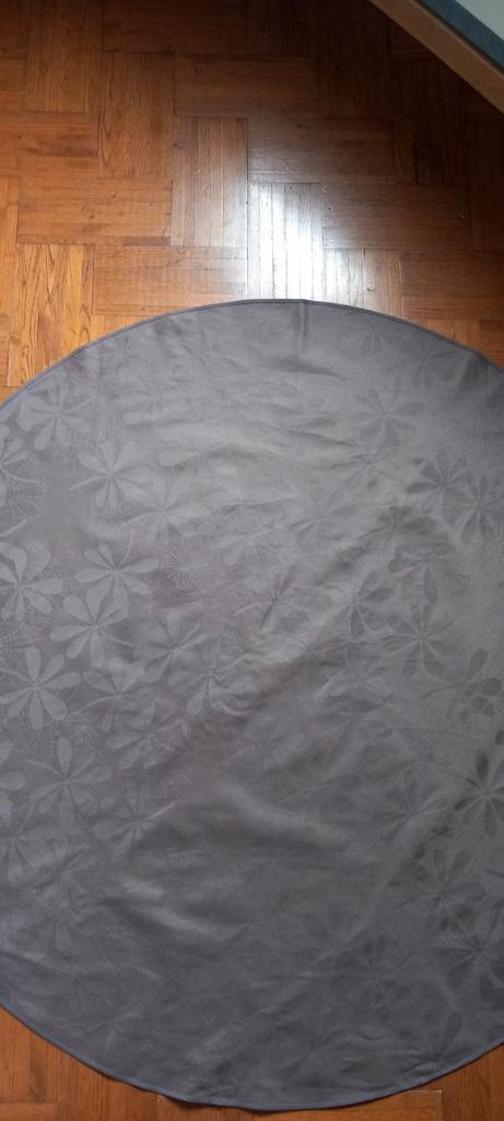 Tafelkleed rond 1,40m doorsnee, Huis en Inrichting, Keuken | Textiel, Zo goed als nieuw, Ophalen