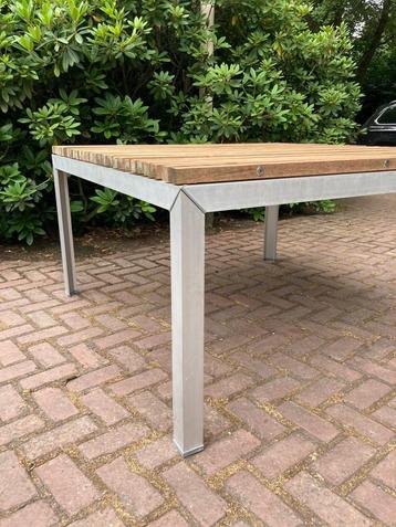 Table de jardin Extremis Extempore carrée ! Pour 8 personnes