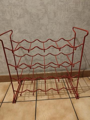 Vintage wijnrek beschikbaar voor biedingen