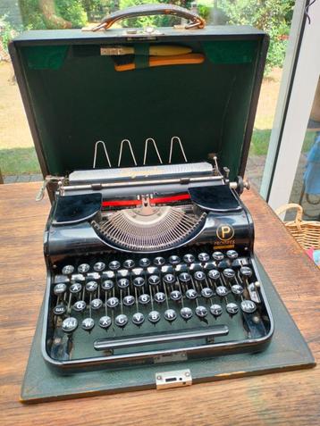 Typemachine OLYMPIA PROGRESS. Retro. 88 jaar oud. Werkend., Enlèvement ou Envoi, Utilisé