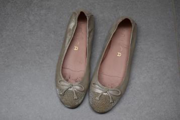 Unisa, ballerina's goud, 37 beschikbaar voor biedingen