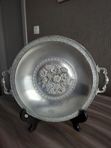 Zeer mooie tinnen schotel beschikbaar voor biedingen